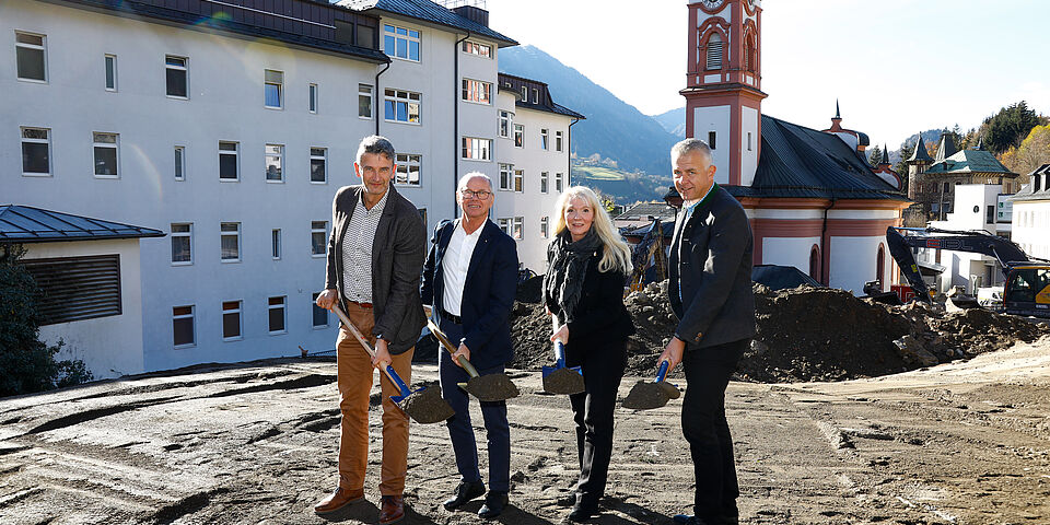 Erster Spatenstich beim großen Neubauprojekt des Kardinal Schwarzenberg Klinikums