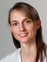 OA Dr. Sarah Huber-Holeczy