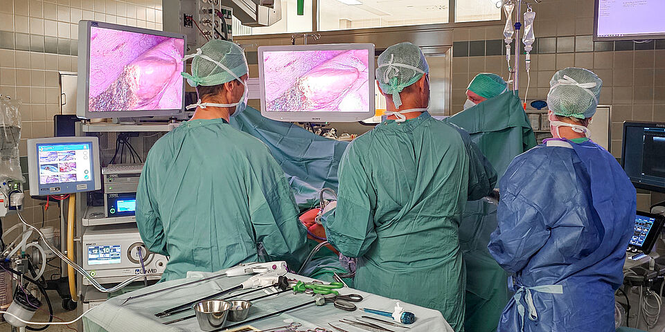 Erste minimalinvasive chirurgische Entfernung einer Leberhälfte im Kardinal Schwarzenberg Klinikum