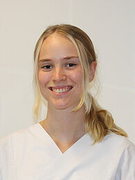  Laura Mayr