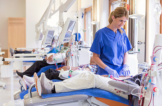 Pflegemitarbeiterin im Kardinal Schwarzenberg Klinikum